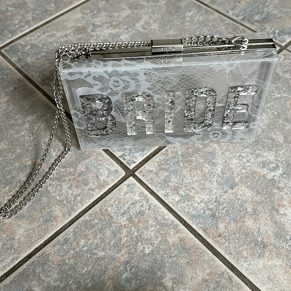 Bride clutch